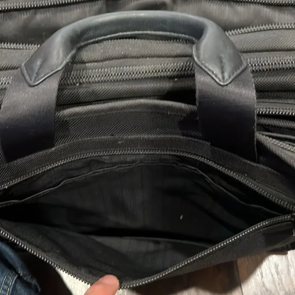 Tumi alpha 2 t-pass briefcase laptop bag black 26514dh in GUC black